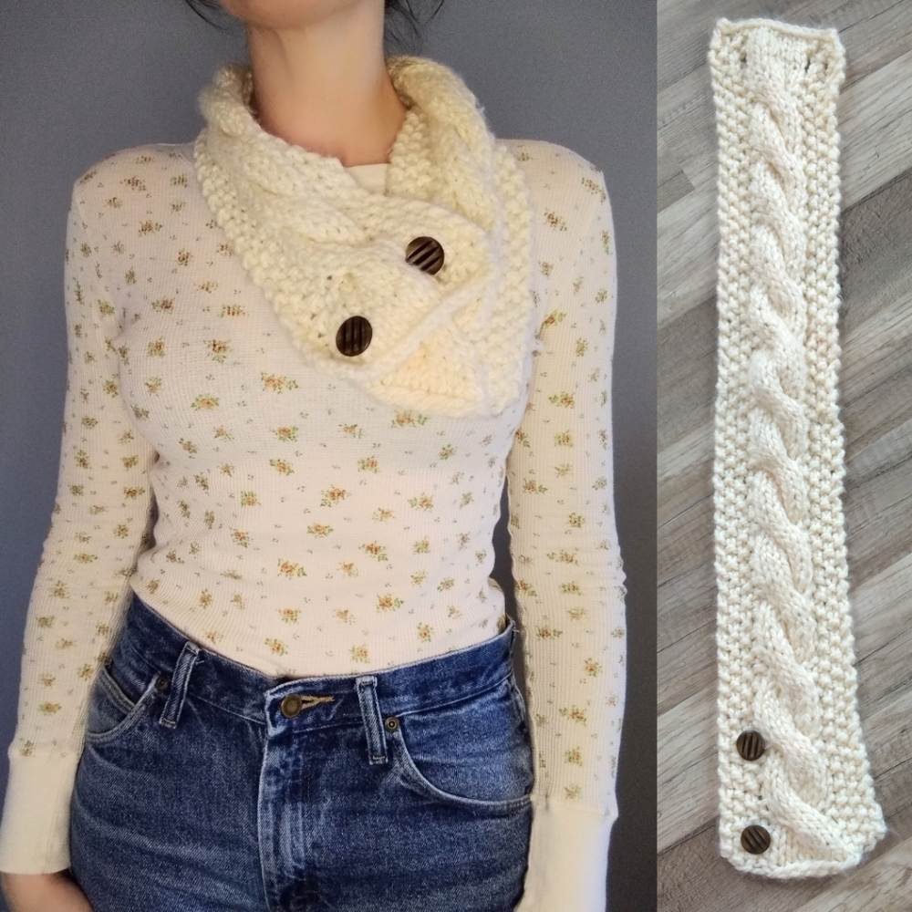 Cream Chunky Cable Knit Vintage Scarf  Button Up Collar Criss Cross Infinity